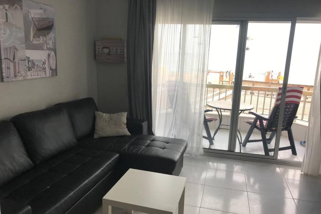 The Pleasure of Living in Front of the Sea 2