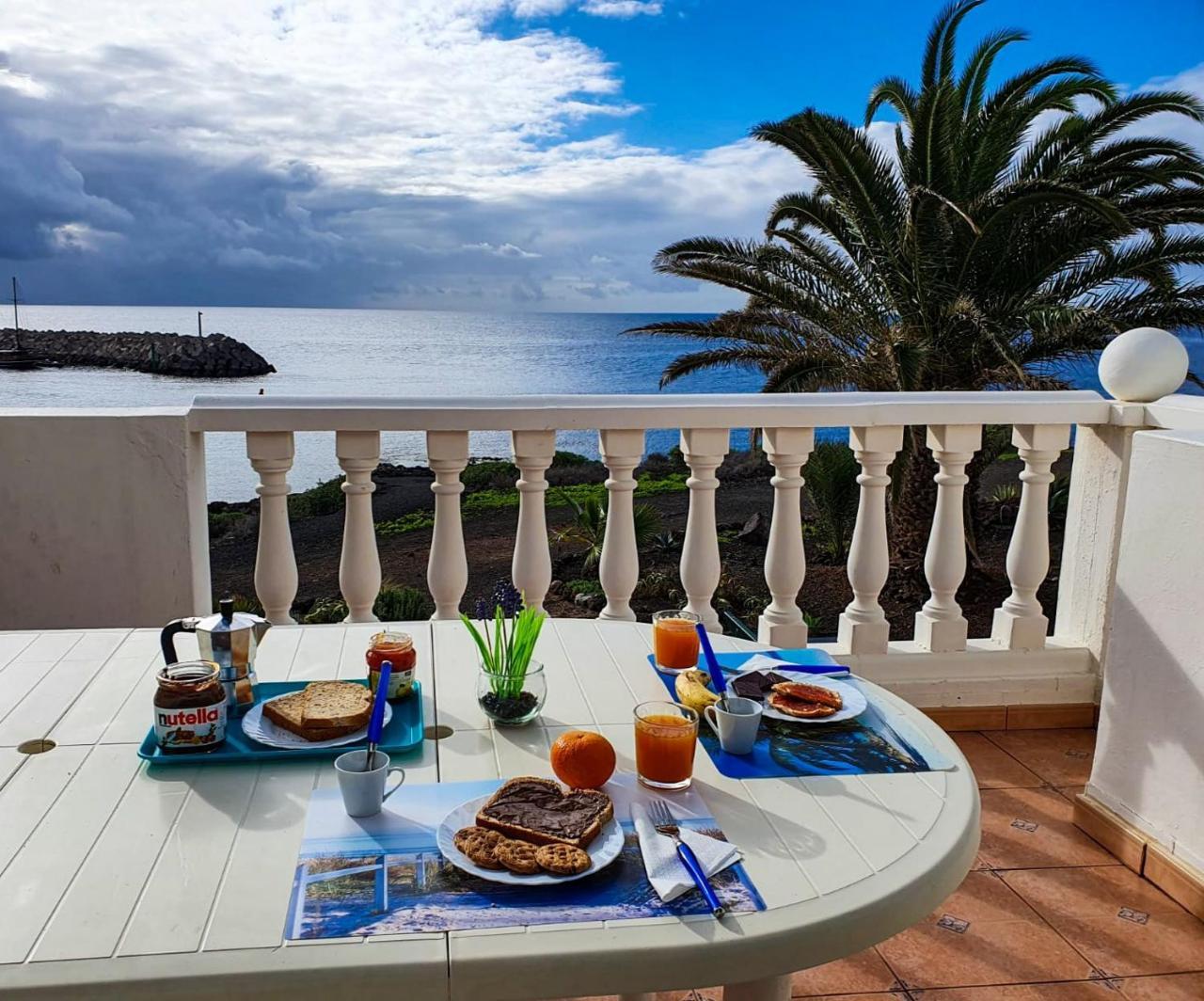 Azul Window Apartment 1