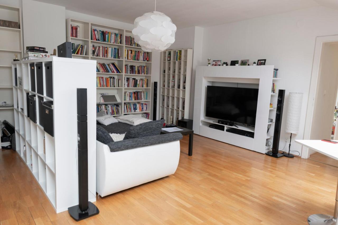 Leo'S Roof Top Apartment Near Town Hall