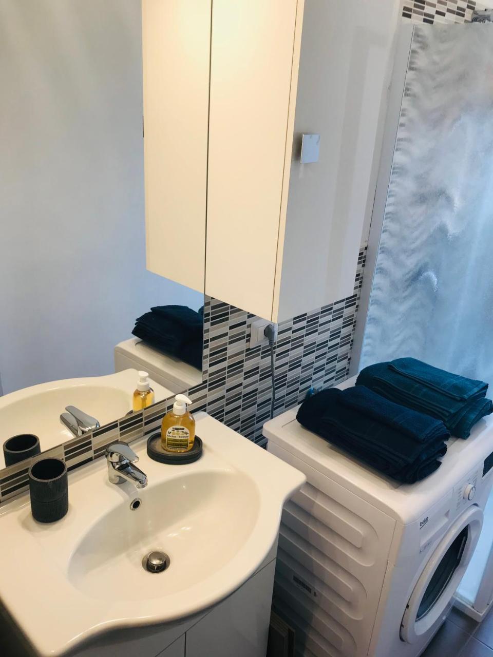 Cozy Apartment 3 Km Away From Duomo 2