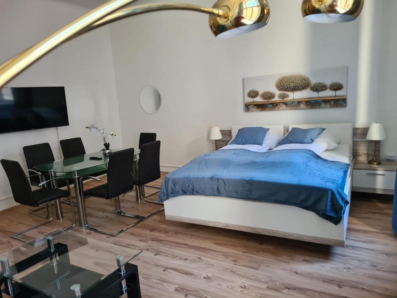 Basic 2br Apt Perfectly Connected&Well Positioned