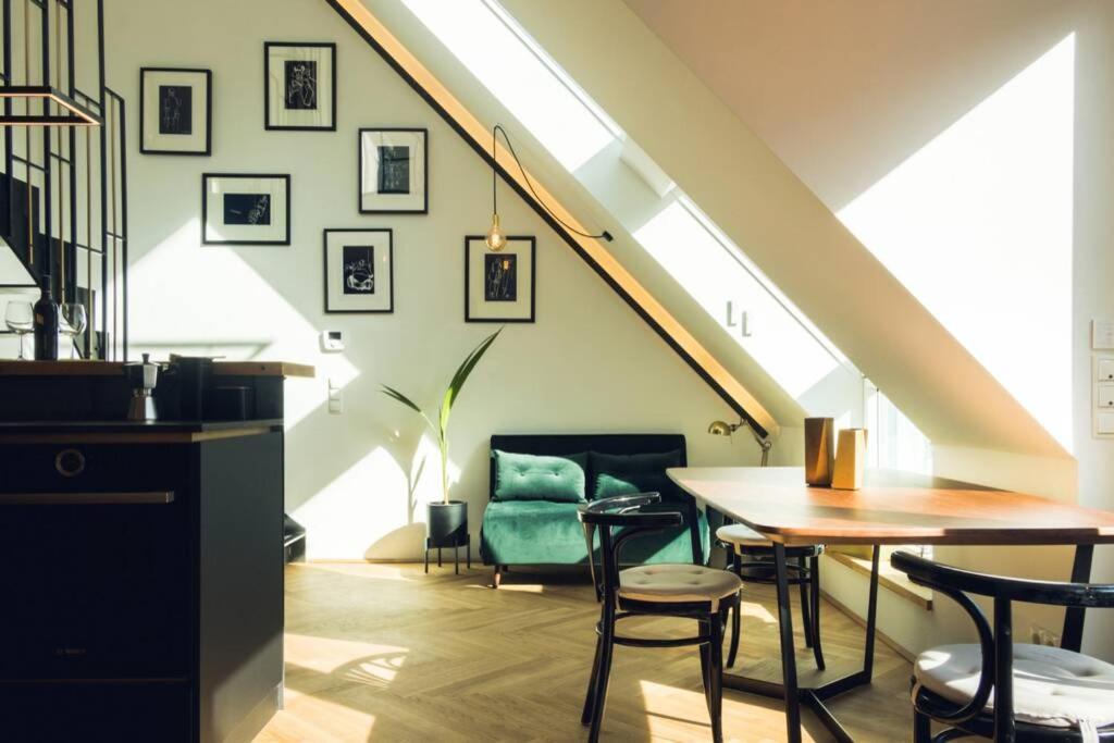 Blackriver Loft Vienna Mit Gratis Parkplatz Nahe Schonbrunn Und U6