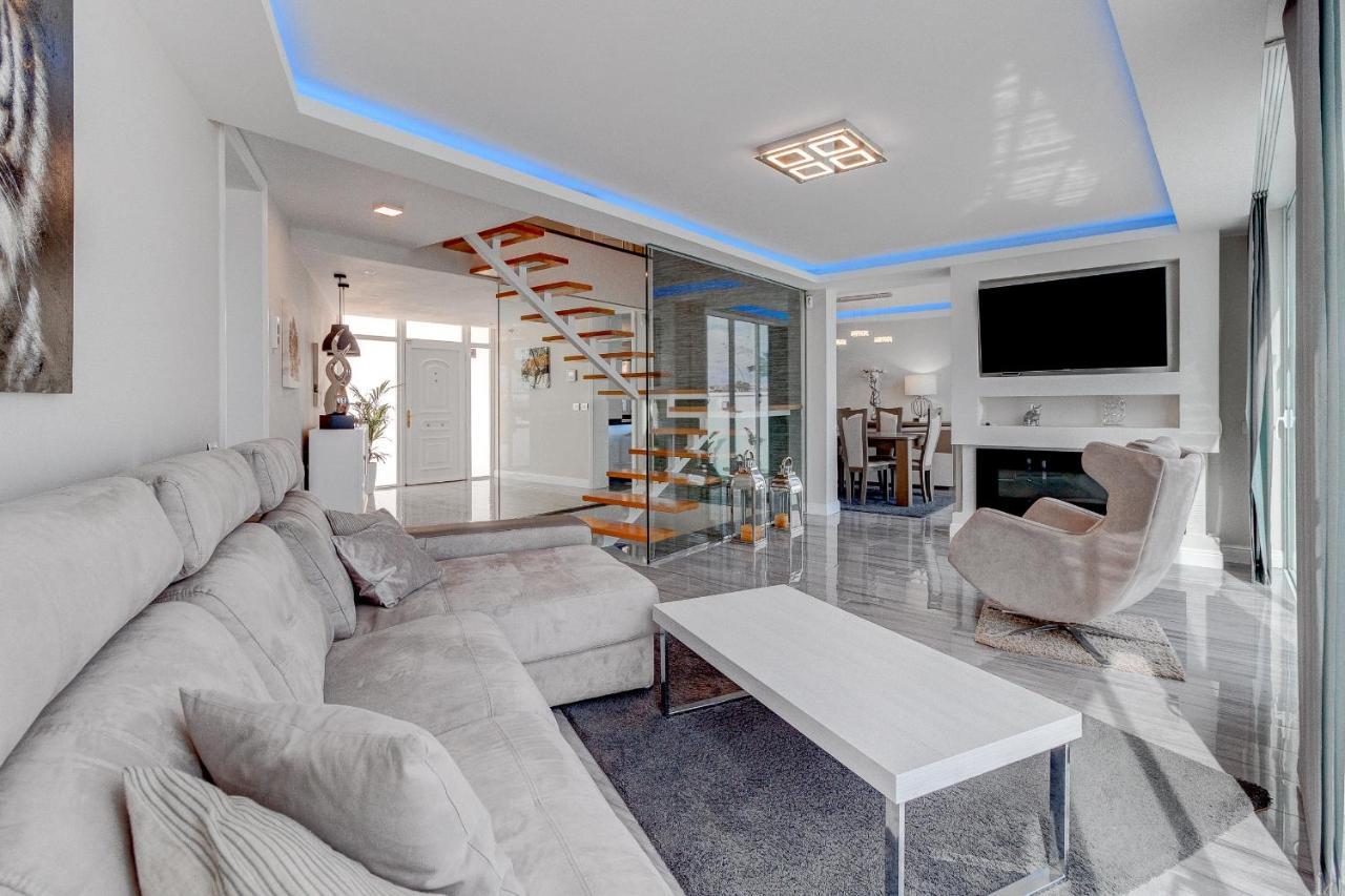 Luxury Villa Golf by Paramount Holidays 1