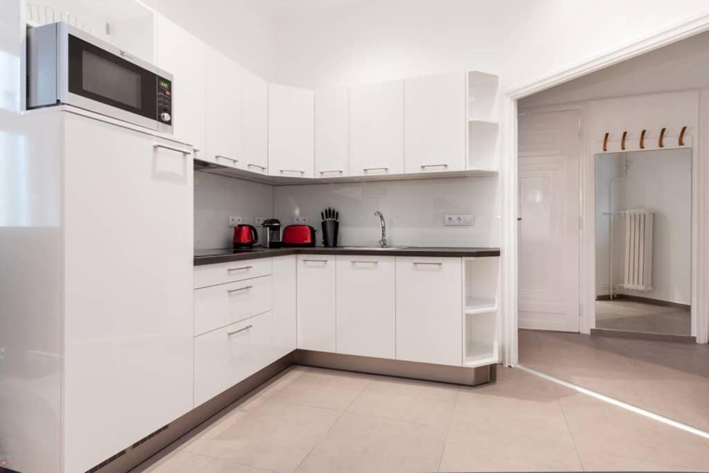 Contemporary City Apartment Vaci Utca