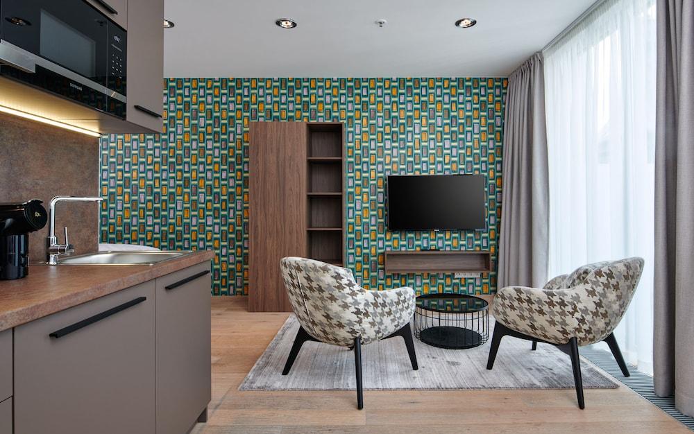 Vn17 Rooftop Suites by Adrez Living 2