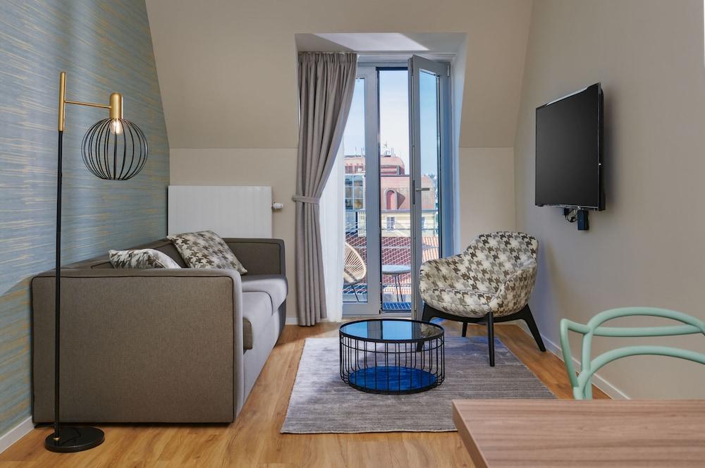 Vn17 Rooftop Suites by Adrez Living 1