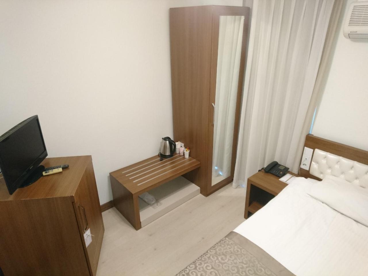 The Corner Park Hotel 2