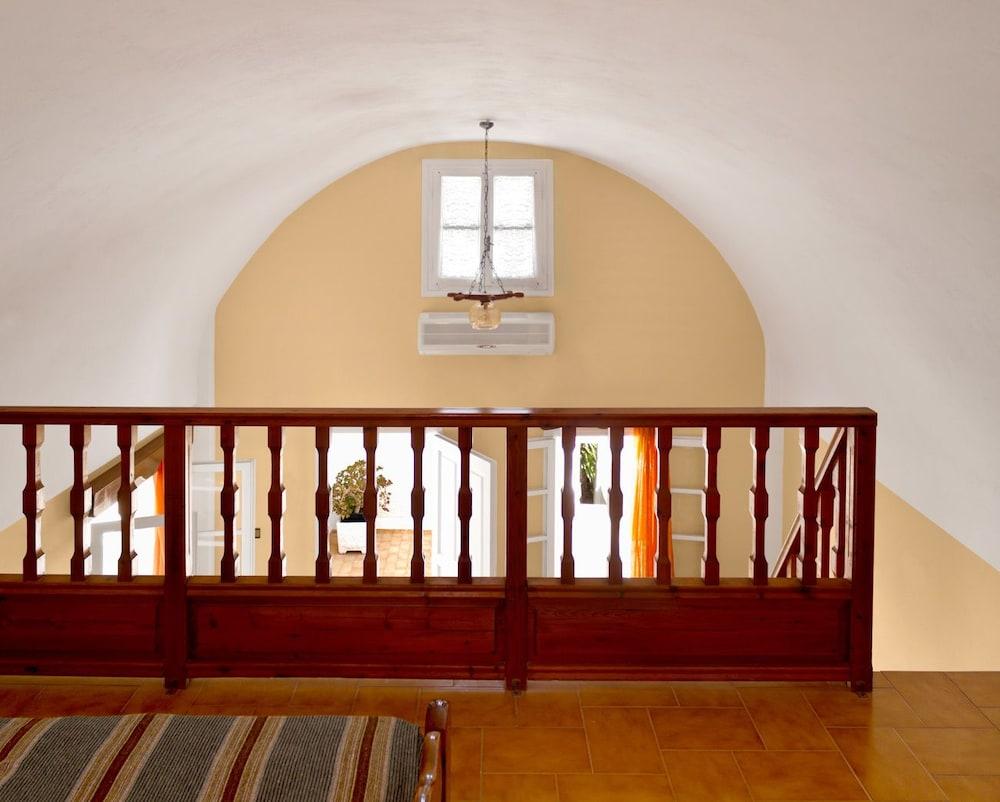 Dolphins Apartments 2