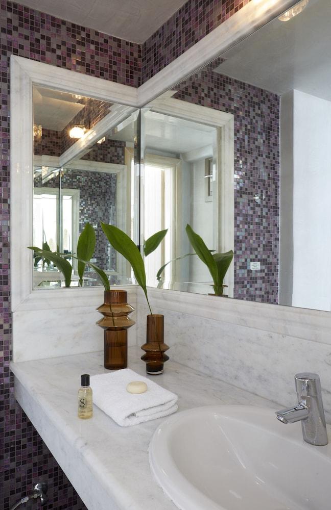 Petit Palace Suites 1