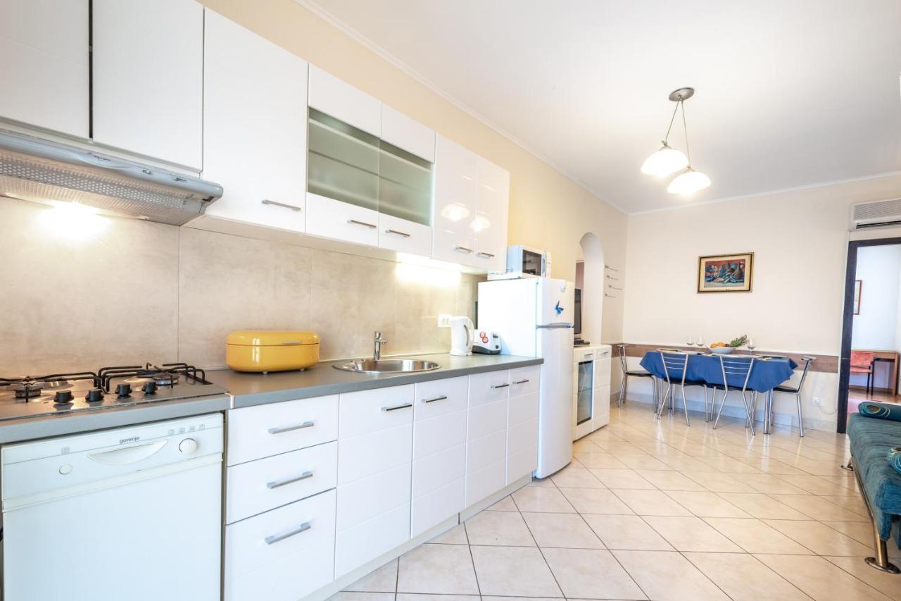 Apartment Ivona with Teracce 1