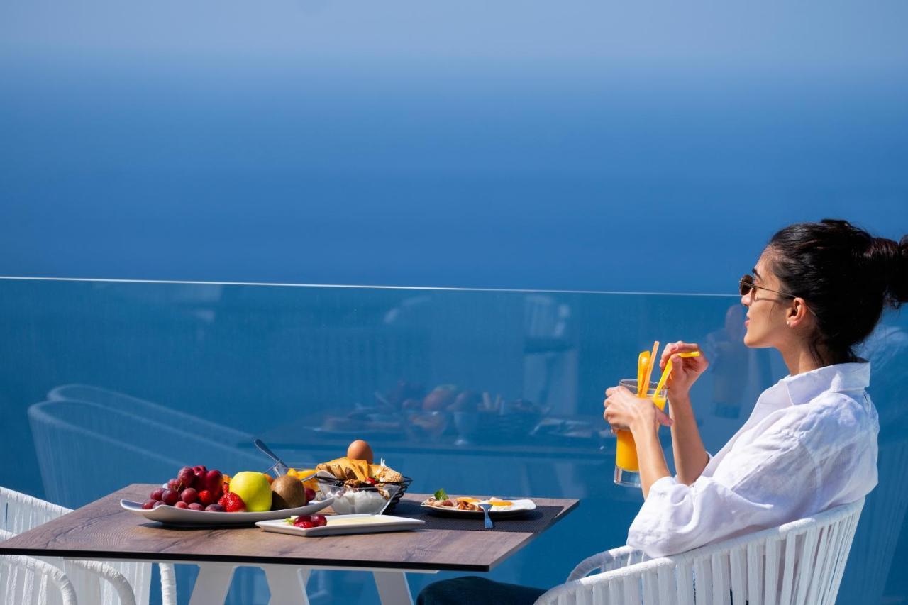 Lilium Santorini Hotel (Adults only) 1