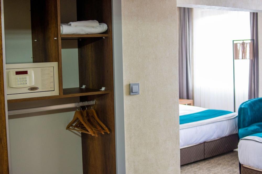 The Life Hotel & SPA 2