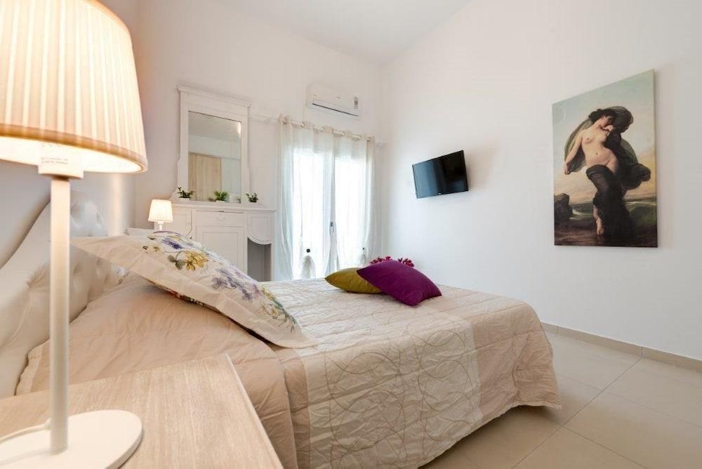 Queen of Santorini 1