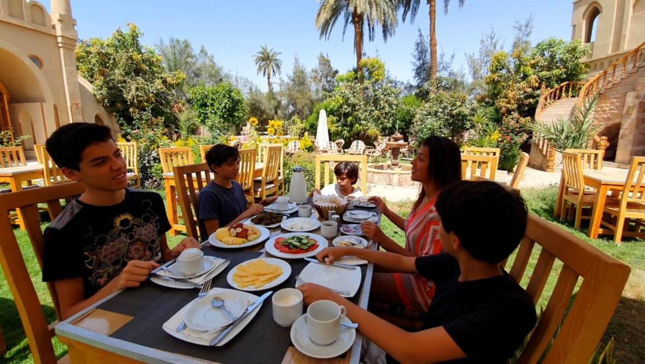 Embrace Hotel Luxor 1