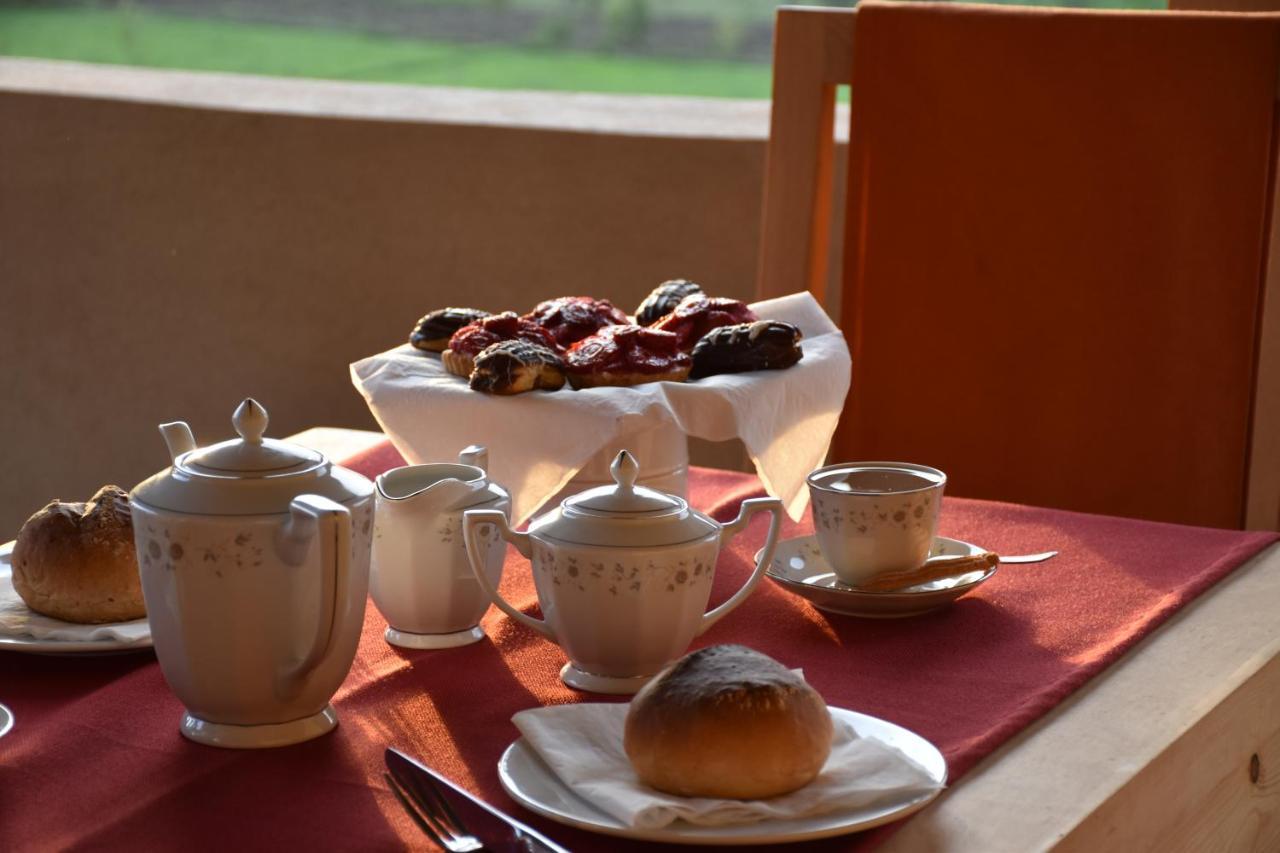 Embrace Hotel Luxor 2