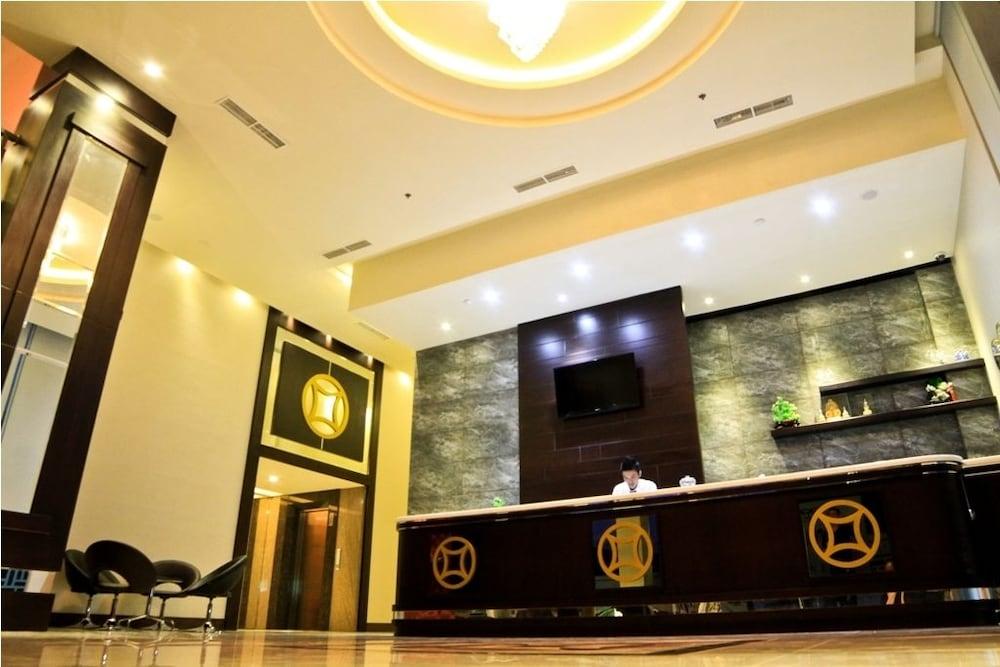 Continent Centrepoint Panakkukang 1