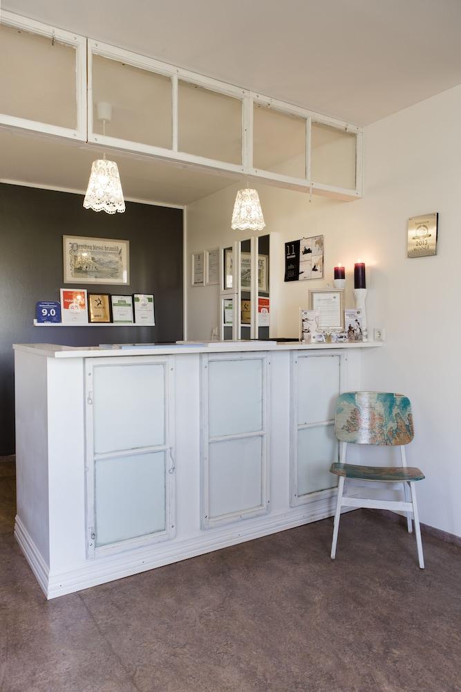 Skjaldarvik Guest House 2