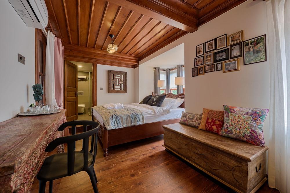 Palm House 17 (Adults only) 1