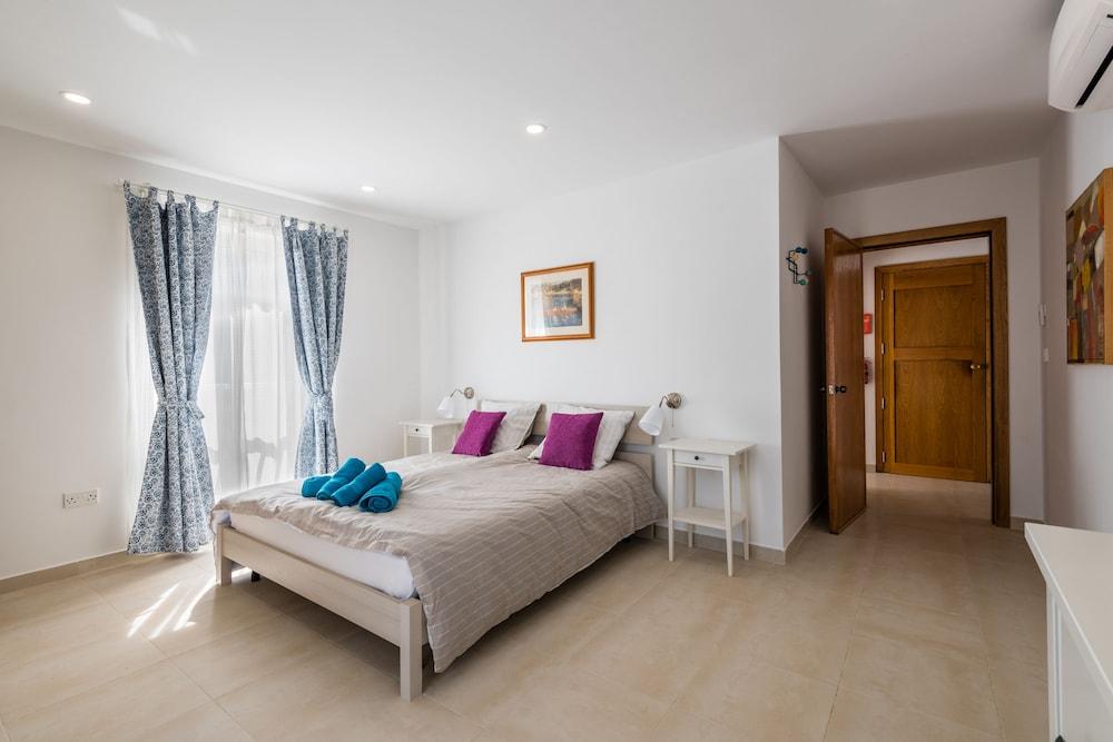 Yellow Pearl Apartments 2