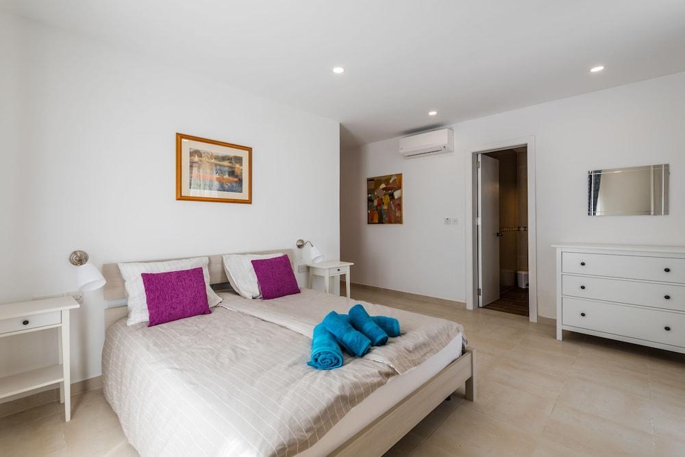 Yellow Pearl Apartments 1