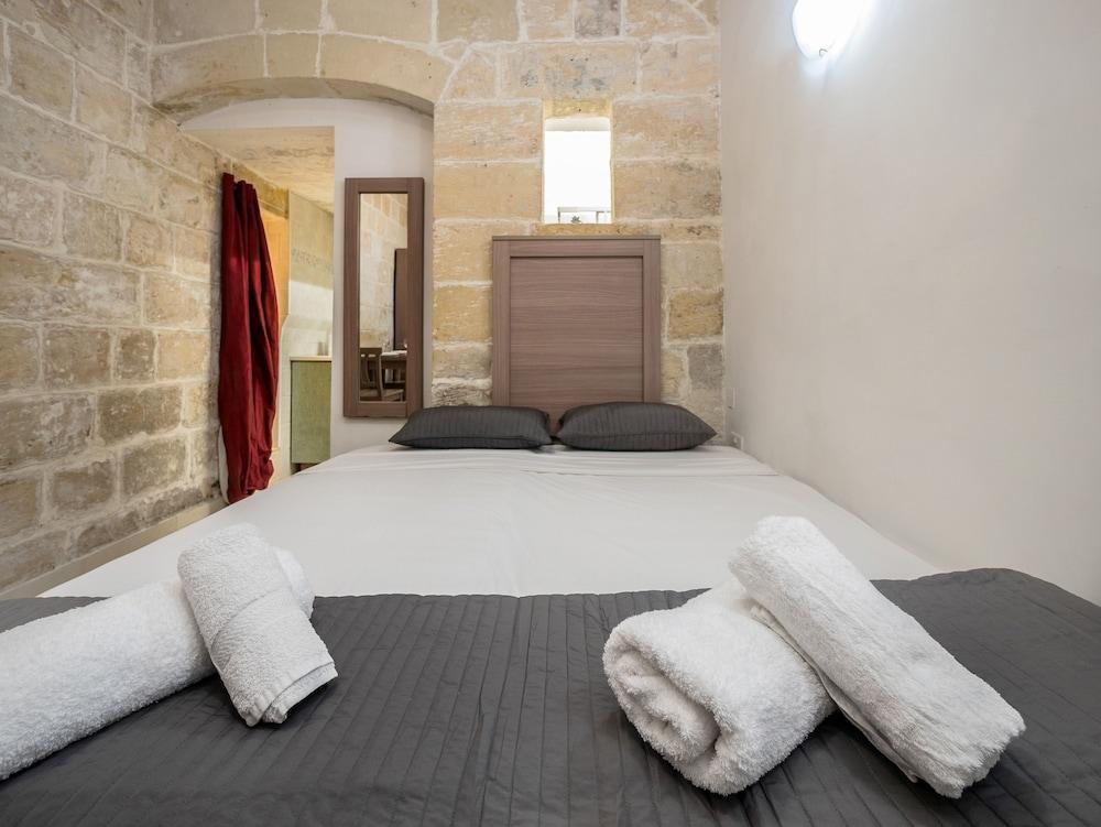 Valletta Holiday Old Theatre Lane 1