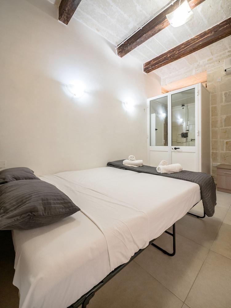 Valletta Holiday Old Theatre Lane 2