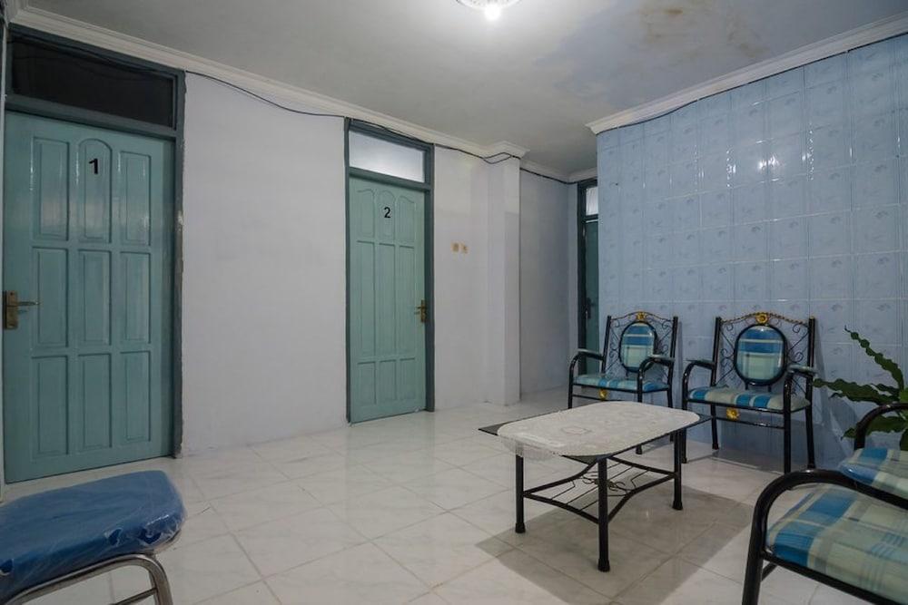 Reddoorz Syariah @ Ahmad Yani Street Balikpapan 2