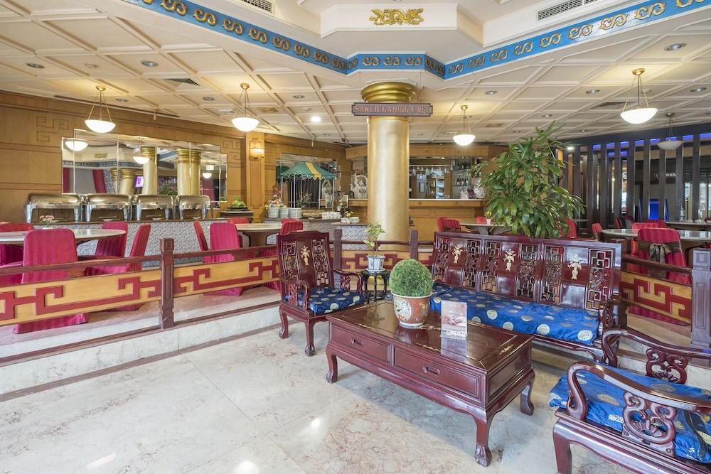 Oyo 821 Hotel Dinasti 1