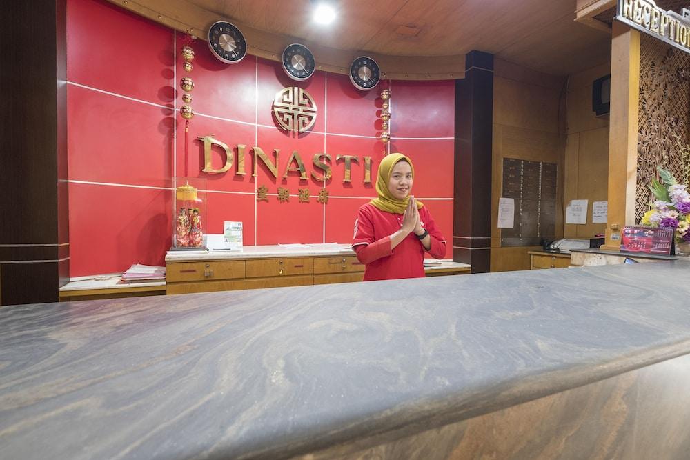 Oyo 821 Hotel Dinasti 2