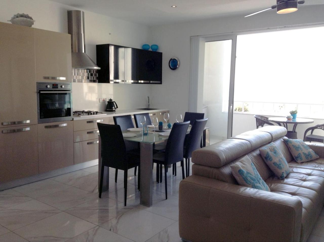 Seafront Apartment with Pool 1