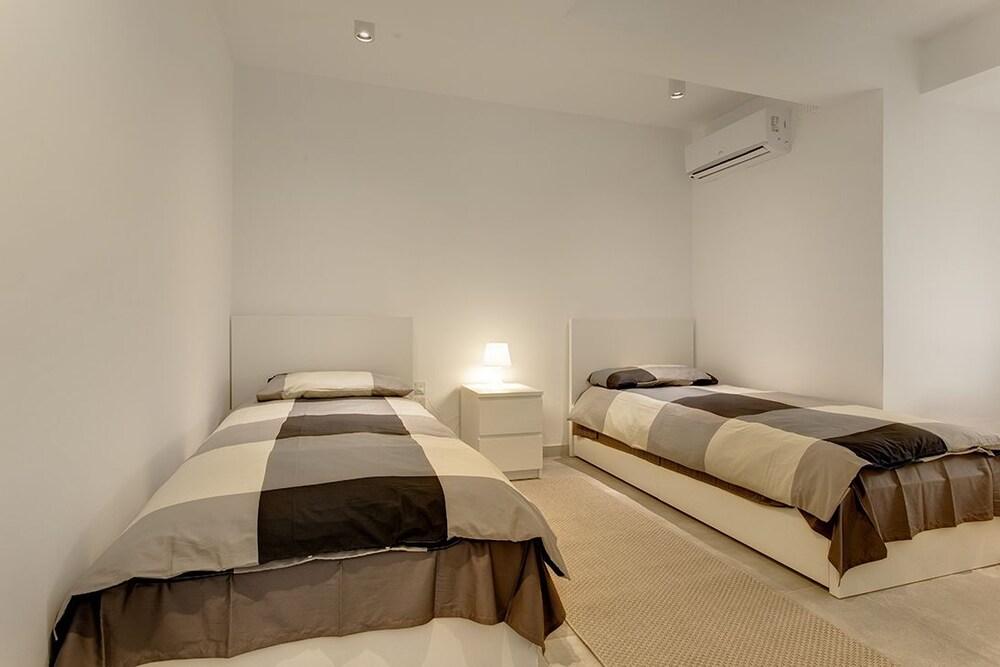 Marvellous Seafront Apartment in the Best Location 2