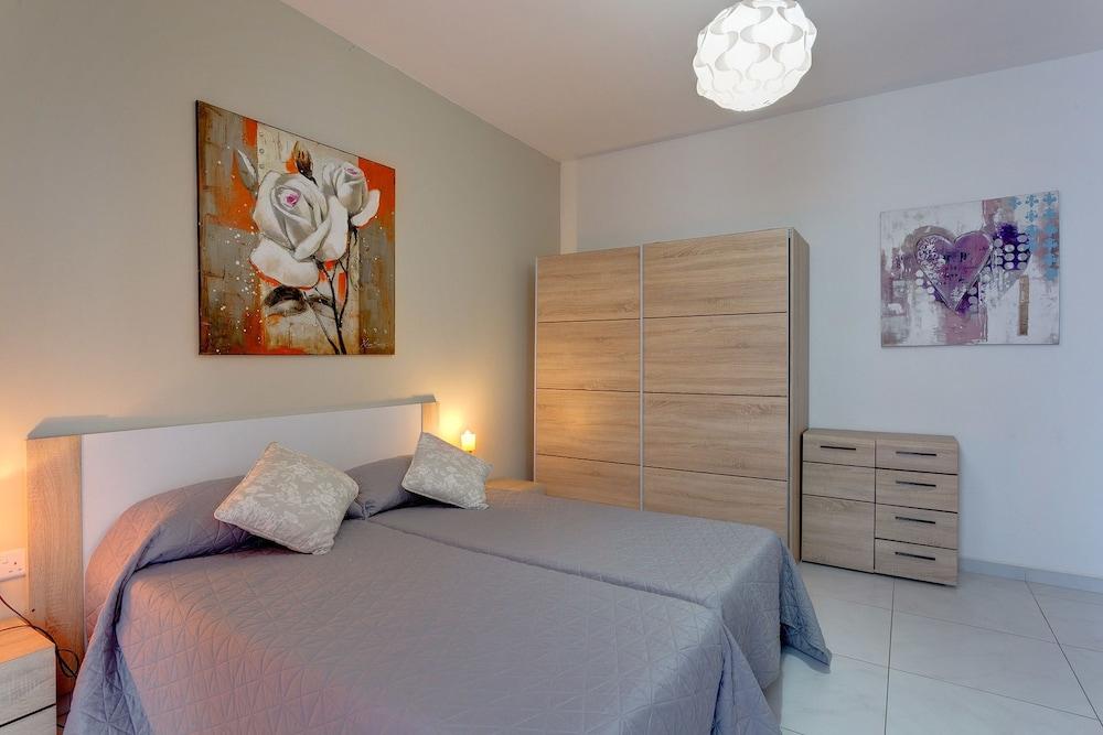 Modern Apartment in the Heart of Saint Julian's 1