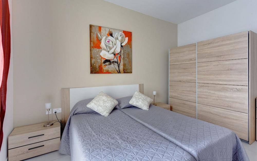 Modern Apartment in the Heart of St Julian's 1