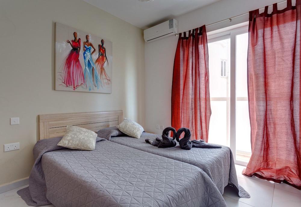 Modern Apartment in the Heart of St Julian's 2