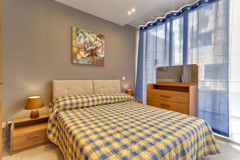 Modern Apt in a Prime Location, Wifi 1