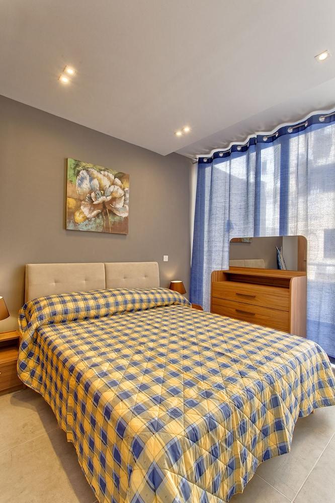 Modern Apt in a Prime Location, Wifi 2