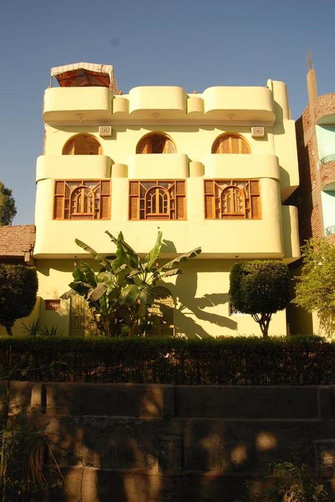 Arabesque Apartments