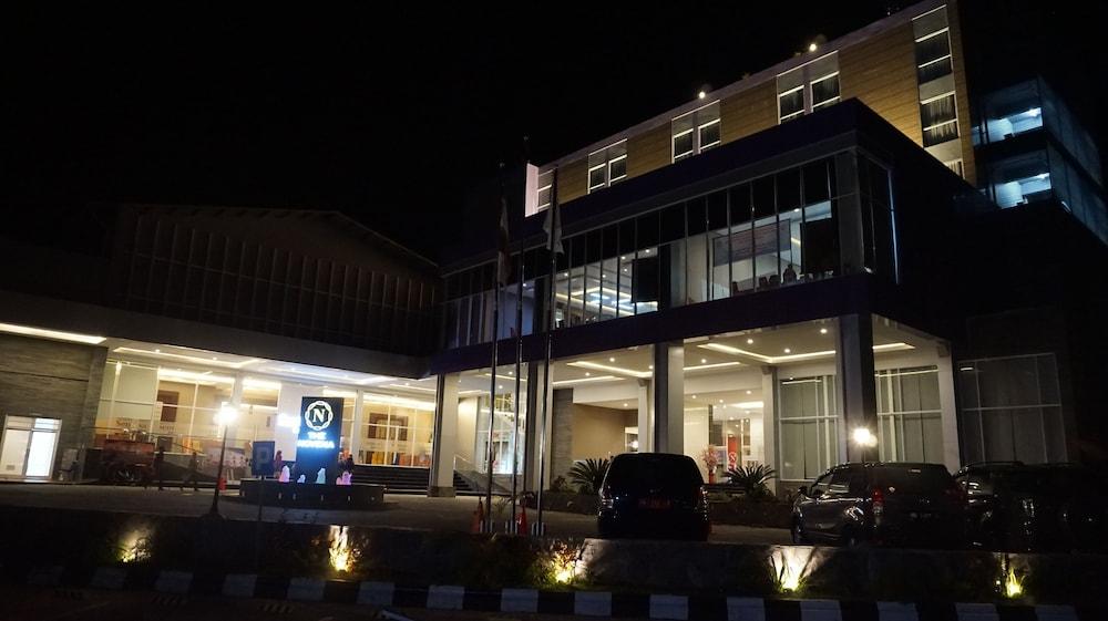 Novena Hotel Watampone
