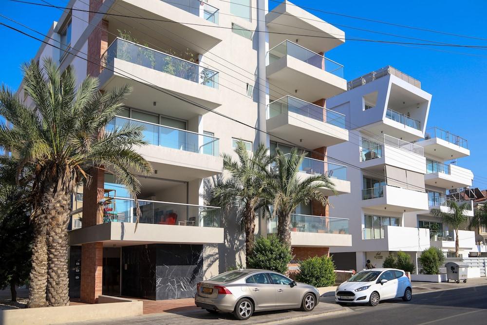 Phaedrus Living: City Luxury Flat Anemone 103