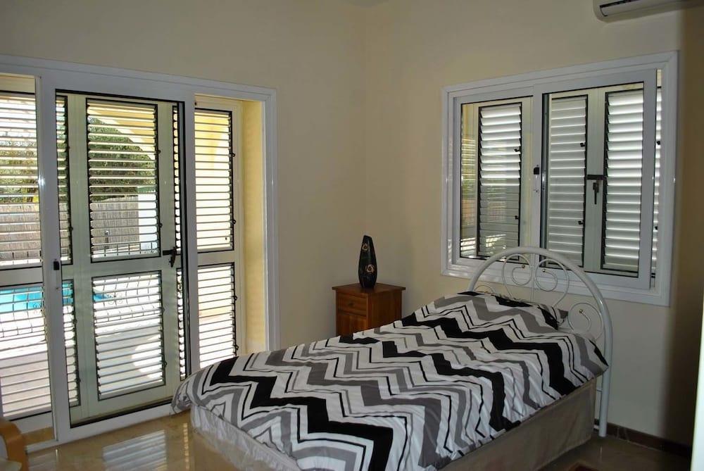 Villa Thornburry by Amy Villas 1