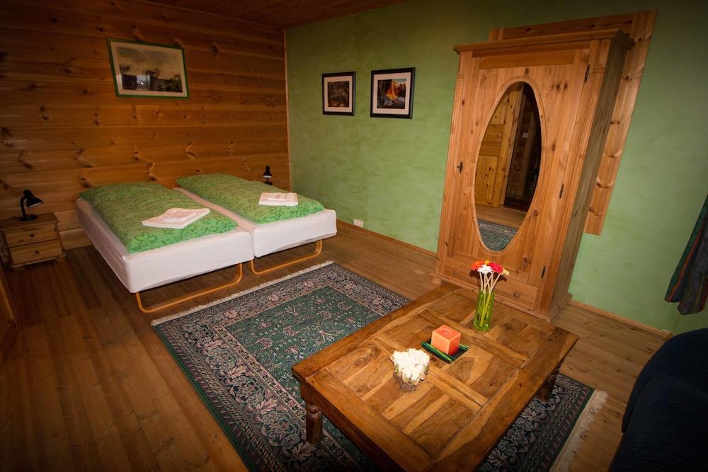 Alfasteinn Country Home Guesthouse 2