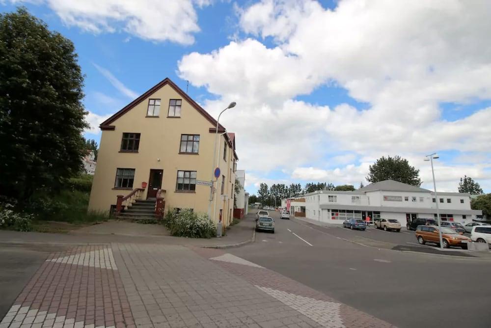 Steinaskjol Guesthouse