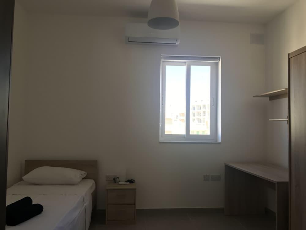 34 Holiday Suites St Paul's 2