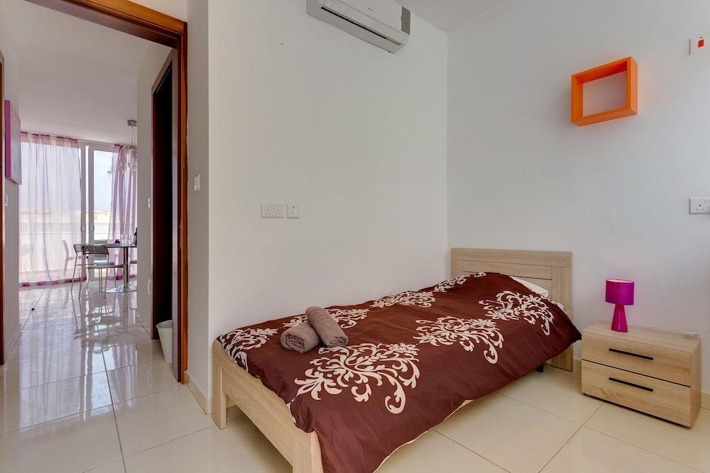 Modern Penthouse in the Heart of Saint Julian's 2