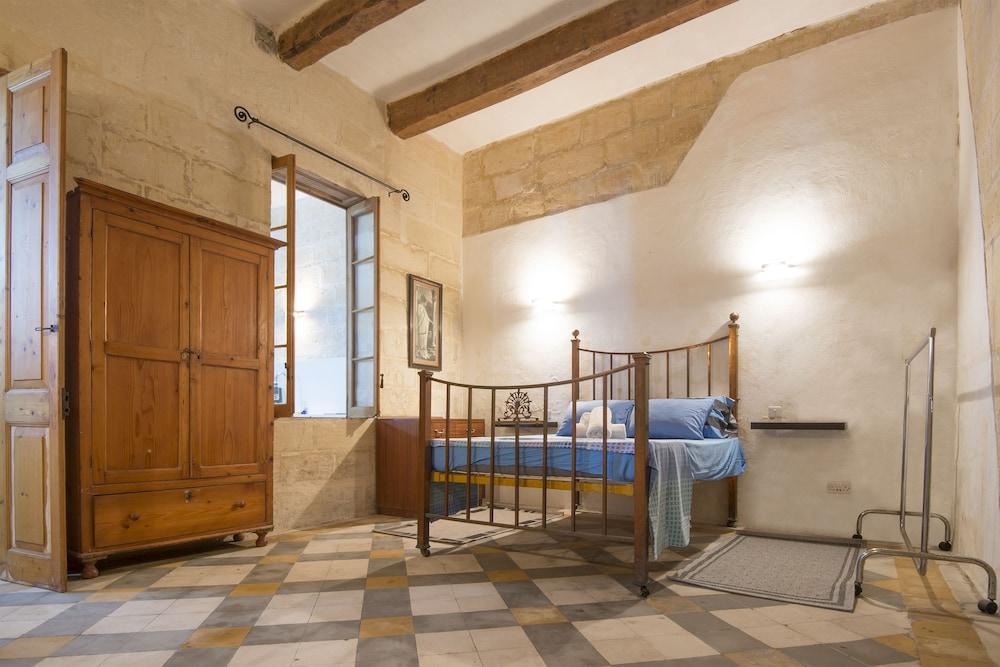 Valletta Bishop Apartment 2