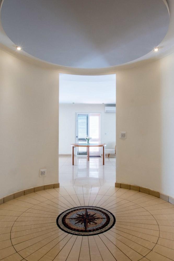 Bright, Spacious And Right in the Center 1