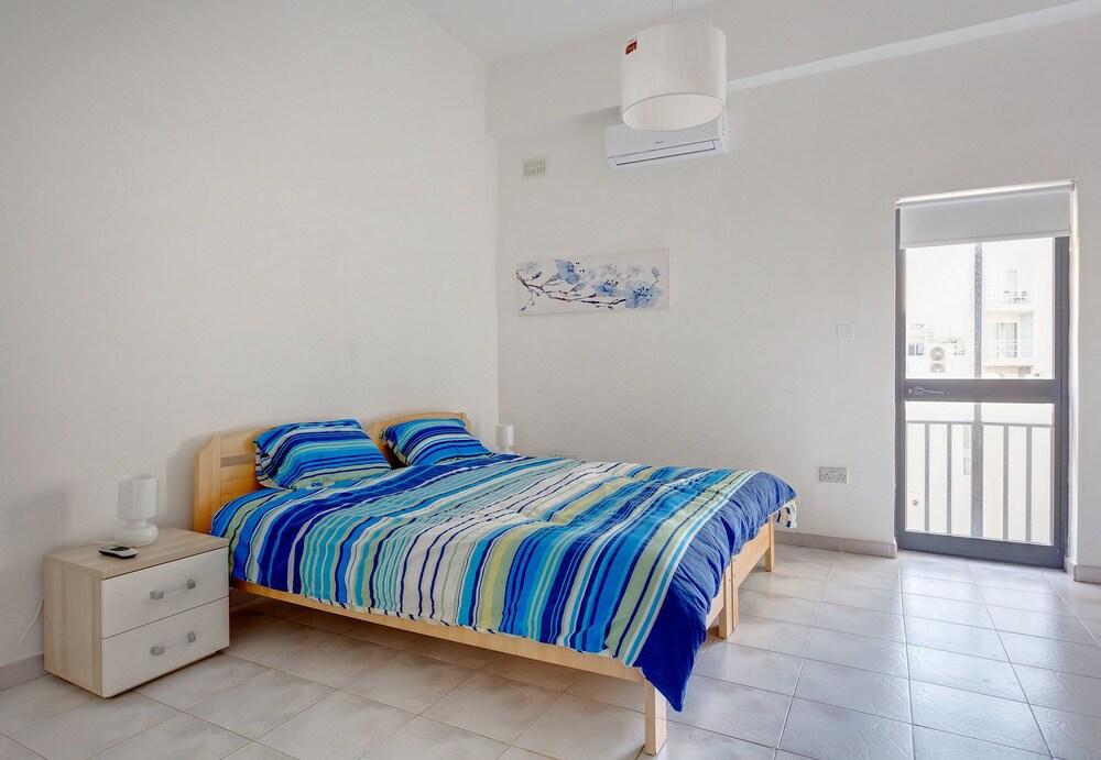 Spacious Seafront Apartment with Stunning Views 1