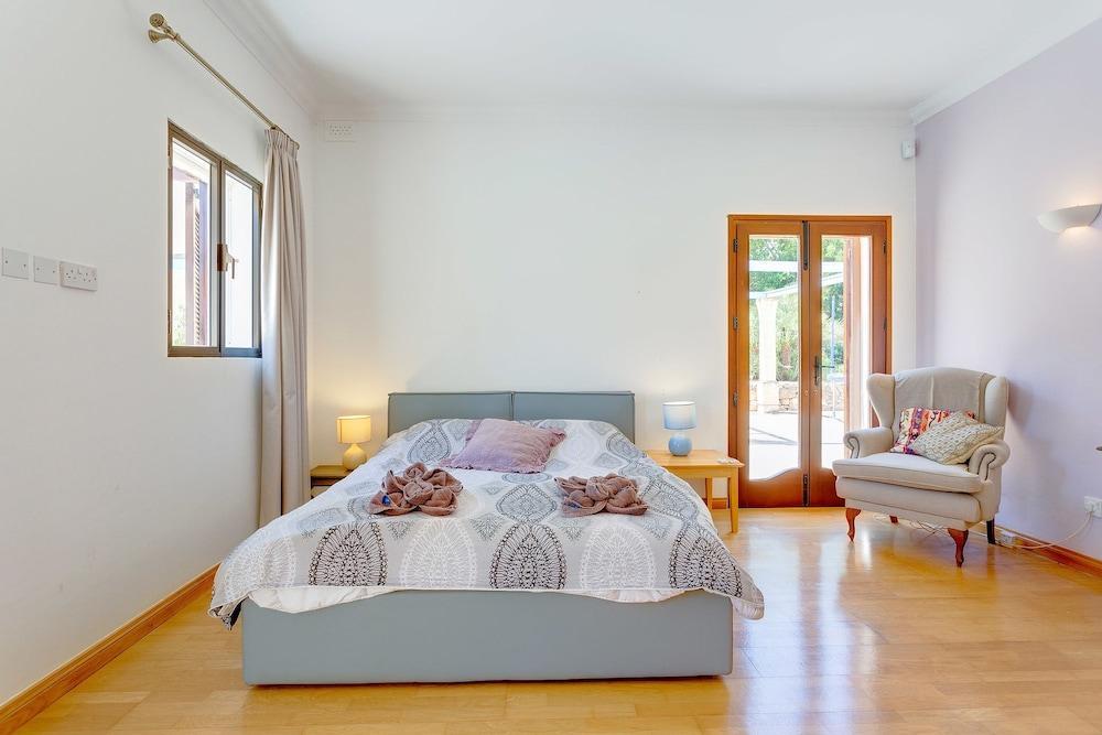 Superlative 4 Bedroom Villa with Private Pool 1