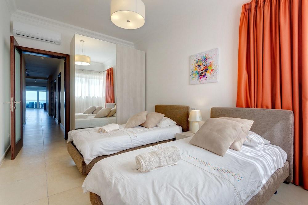 Ocean Front Lux Apartment Inc Pool, Upmarket Area 2