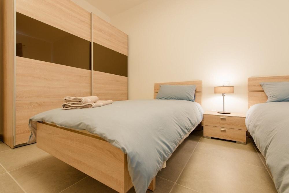 Seaview Apt Incl Pool in Sliema 1